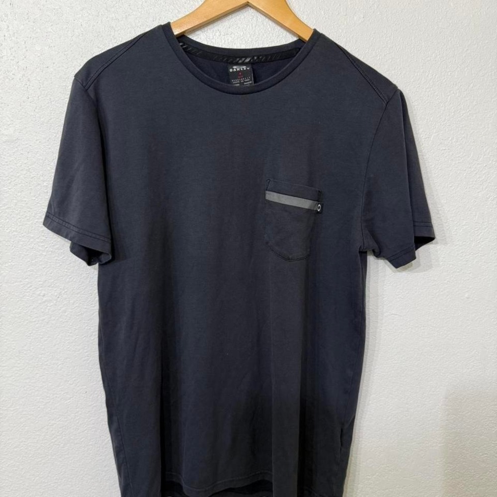 oakley pocket‎ t shirt